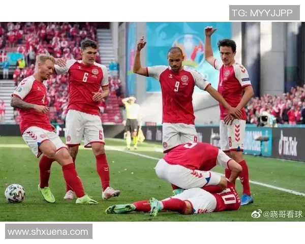 秋日暖阳下的足球明星与他的秋衣时尚之旅